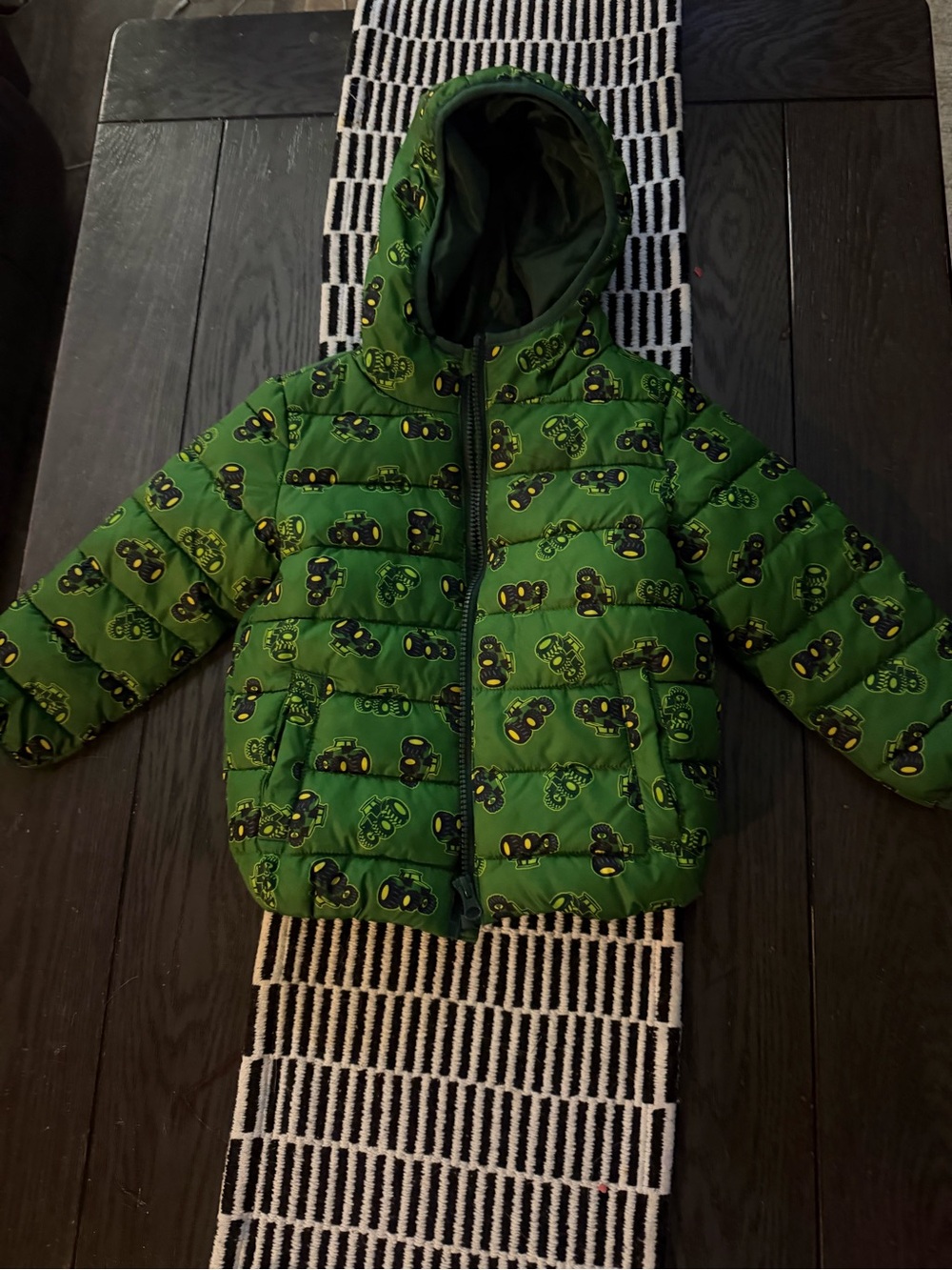 Green John Deere puffer jacket 3t VGC